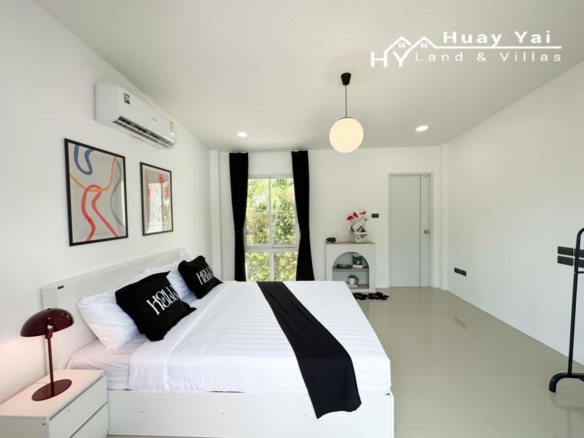 #3415 Ideal refurbished AirBnB house adjoining a lake & fitness park or work from home with office