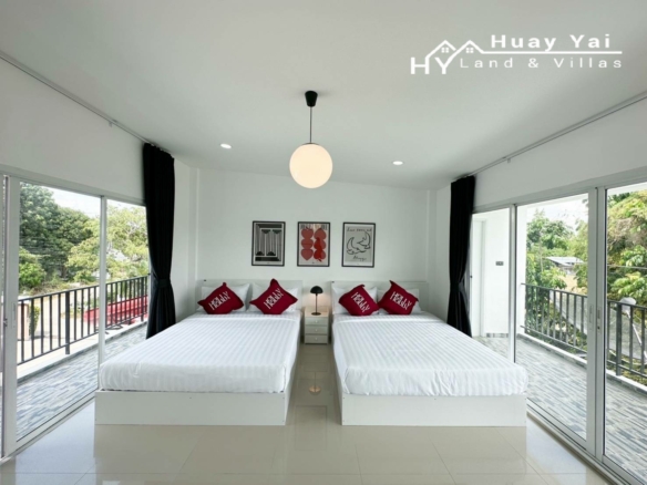 #3415 Ideal refurbished AirBnB house adjoining a lake & fitness park or work from home with office