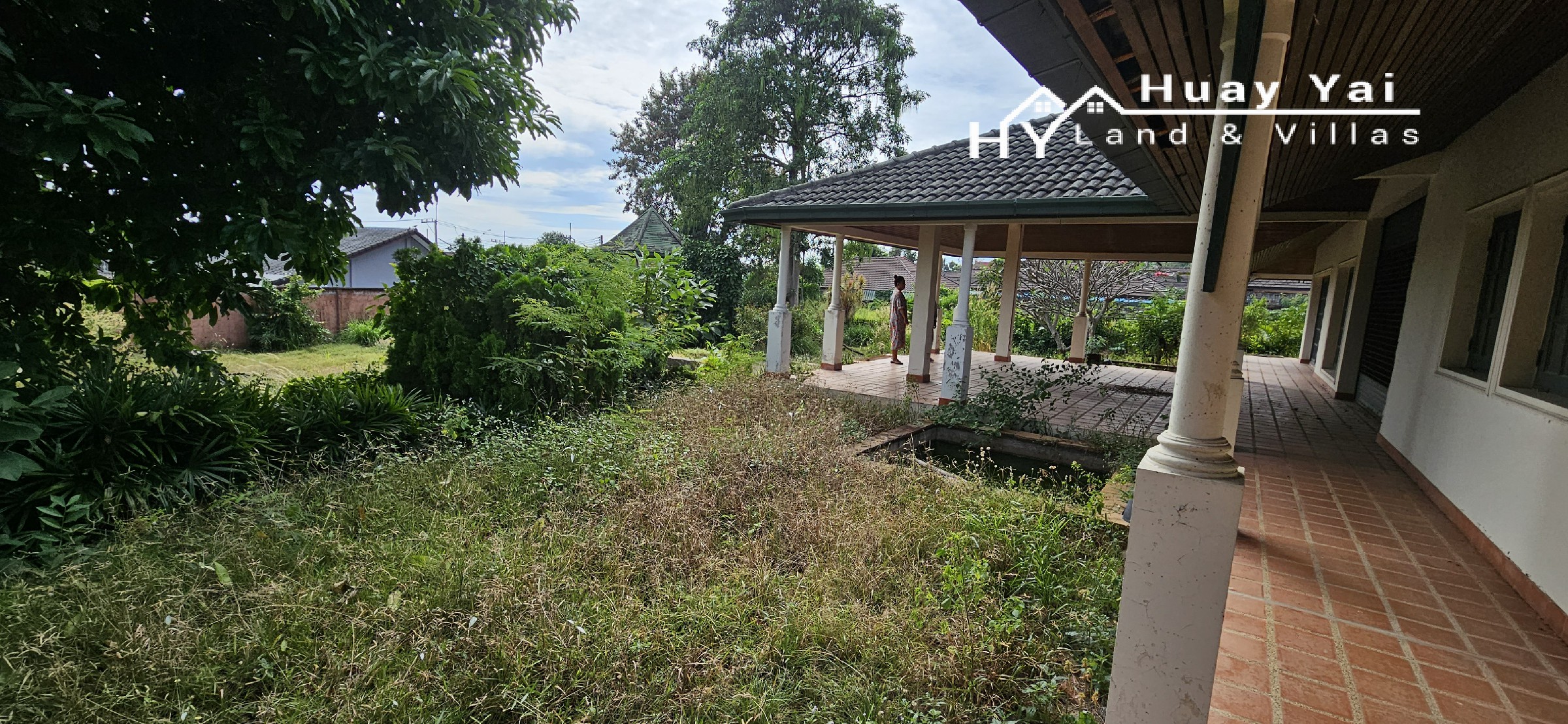 #3412  Almost 3rai on Soi Khao Talo with a large Courtyard House