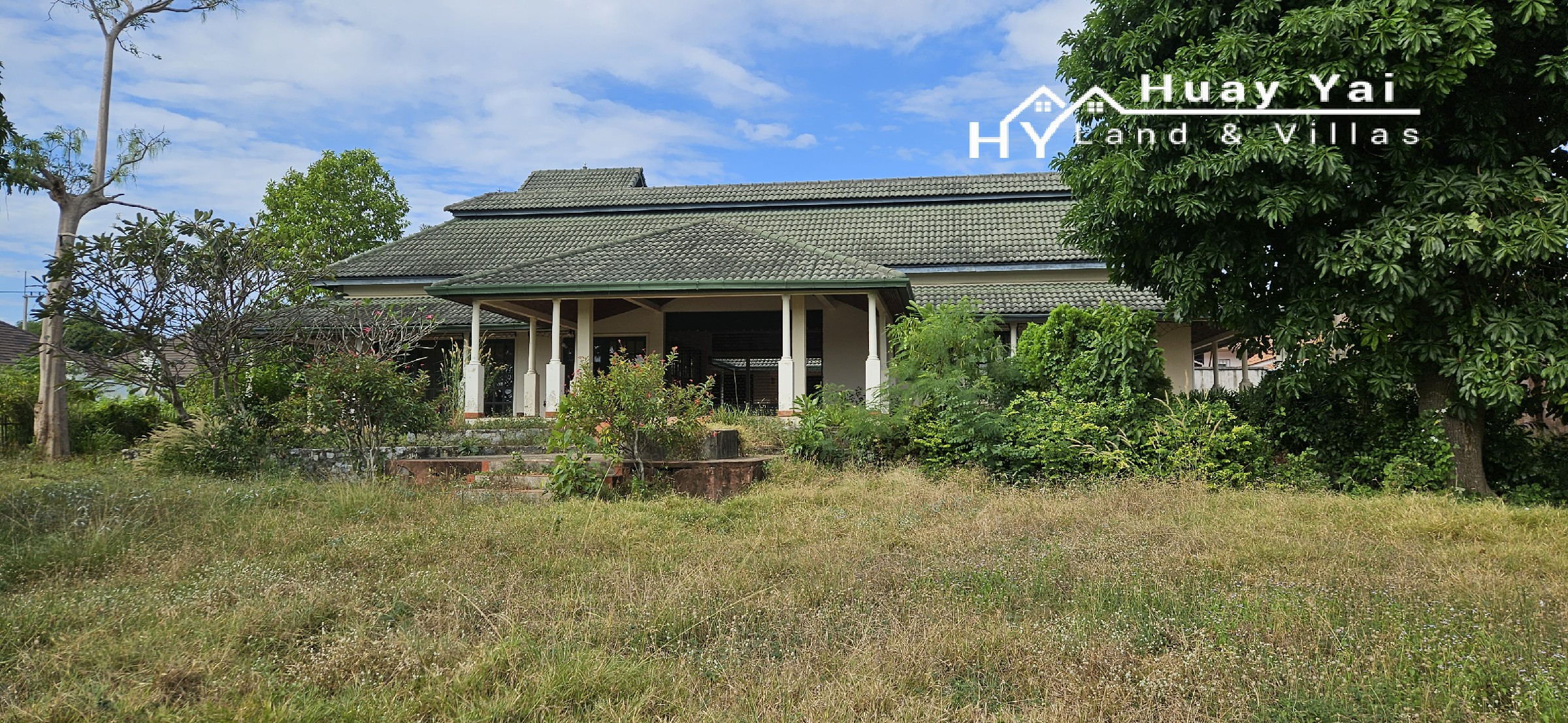 #3412  Almost 3rai on Soi Khao Talo with a large Courtyard House
