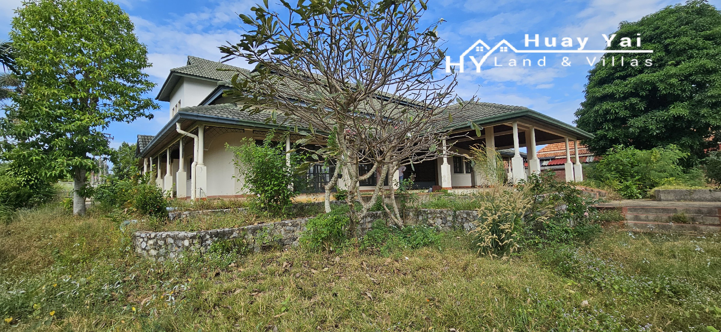 #3412  Almost 3rai on Soi Khao Talo with a large Courtyard House