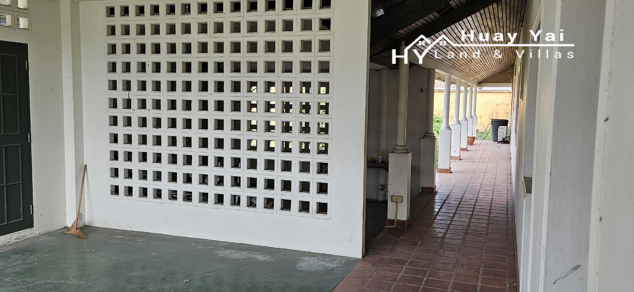 #3412  Almost 3rai on Soi Khao Talo with a large Courtyard House