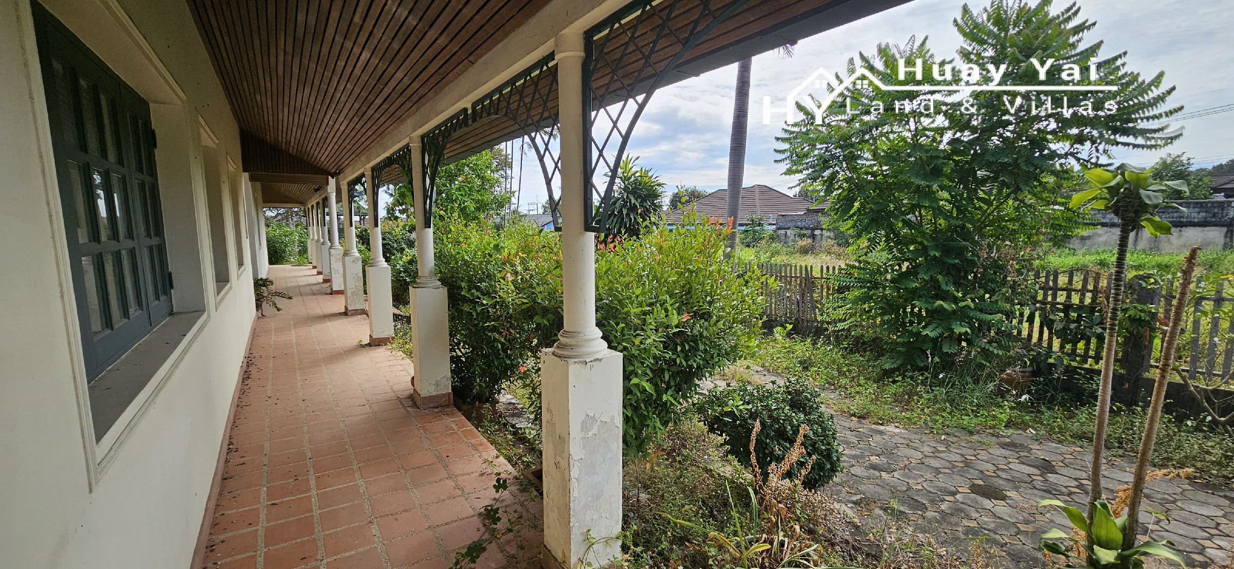 #3412  Almost 3rai on Soi Khao Talo with a large Courtyard House