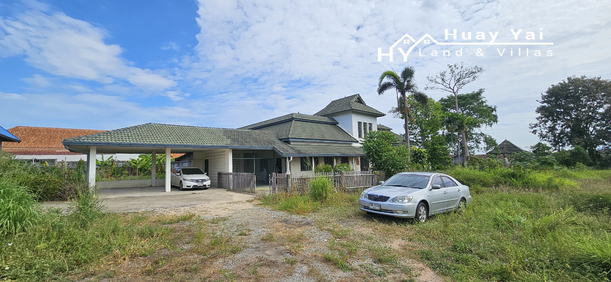#3412  Almost 3rai on Soi Khao Talo with a large Courtyard House