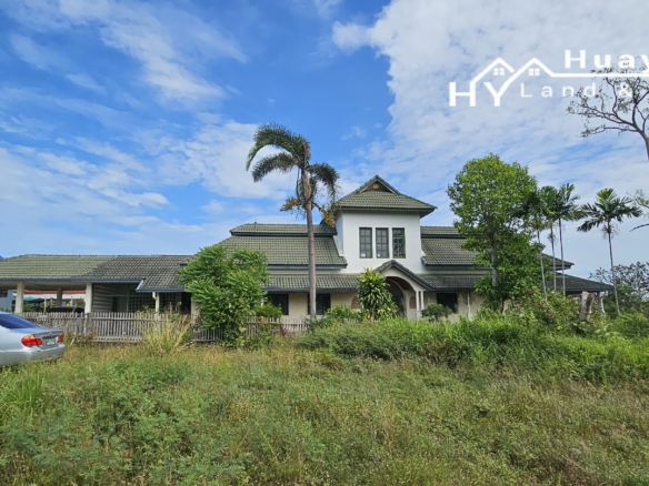 #3412  Almost 3rai on Soi Khao Talo with a large Courtyard House
