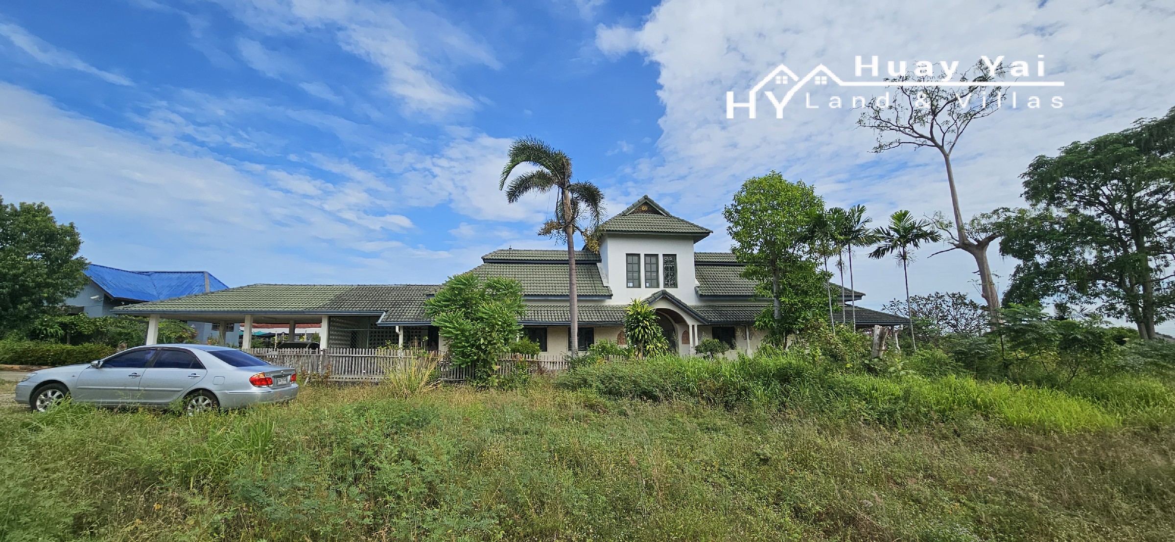 #3412  Almost 3rai on Soi Khao Talo with a large Courtyard House