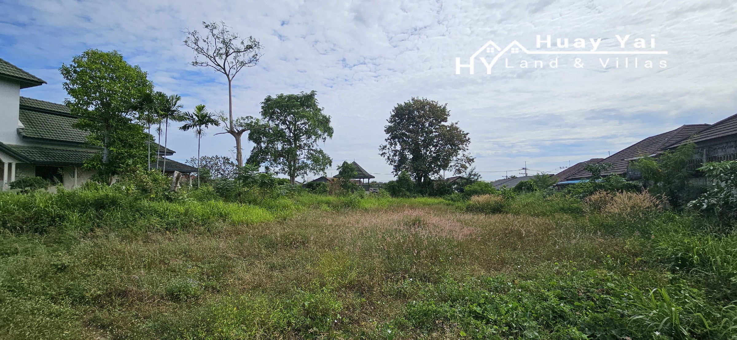 #3412  Almost 3rai on Soi Khao Talo with a large Courtyard House