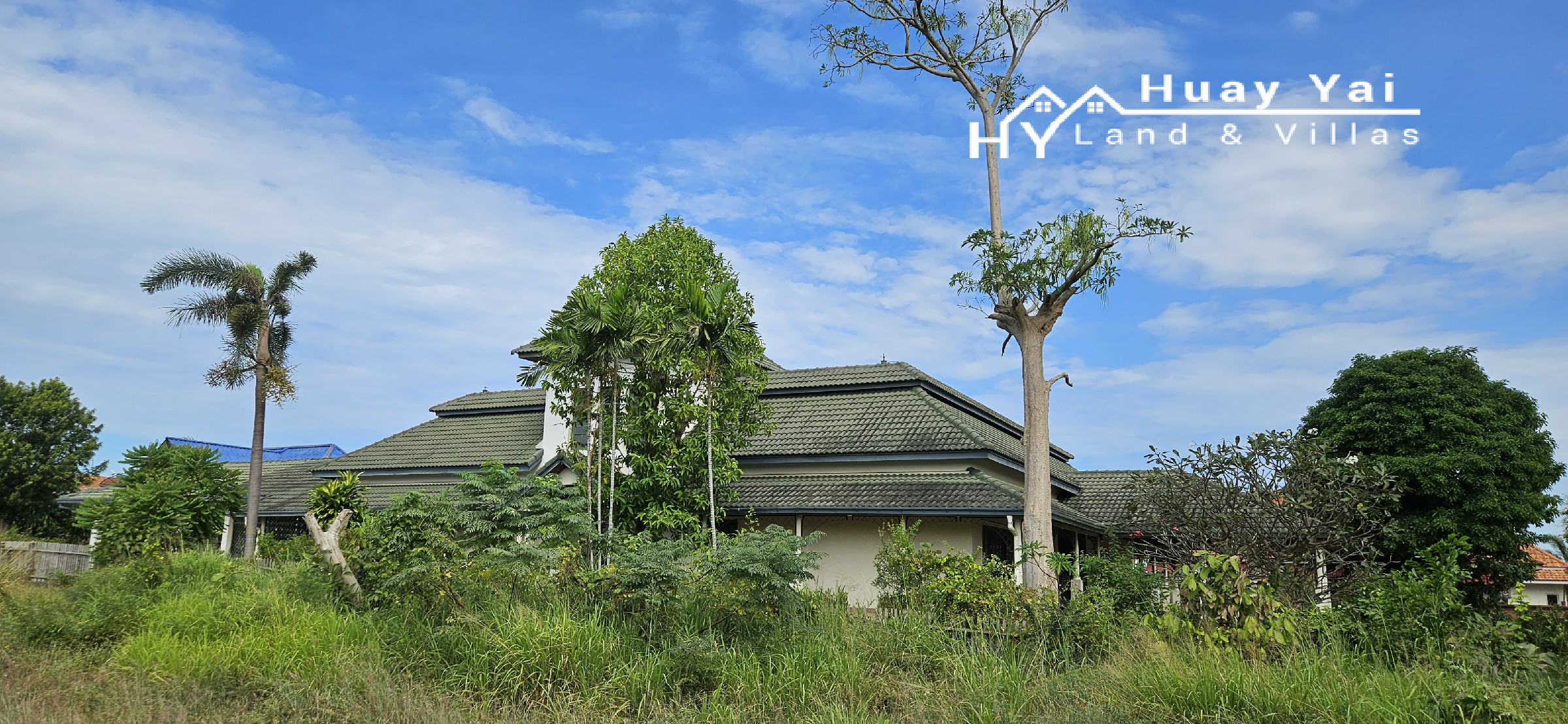 #3412  Almost 3rai on Soi Khao Talo with a large Courtyard House