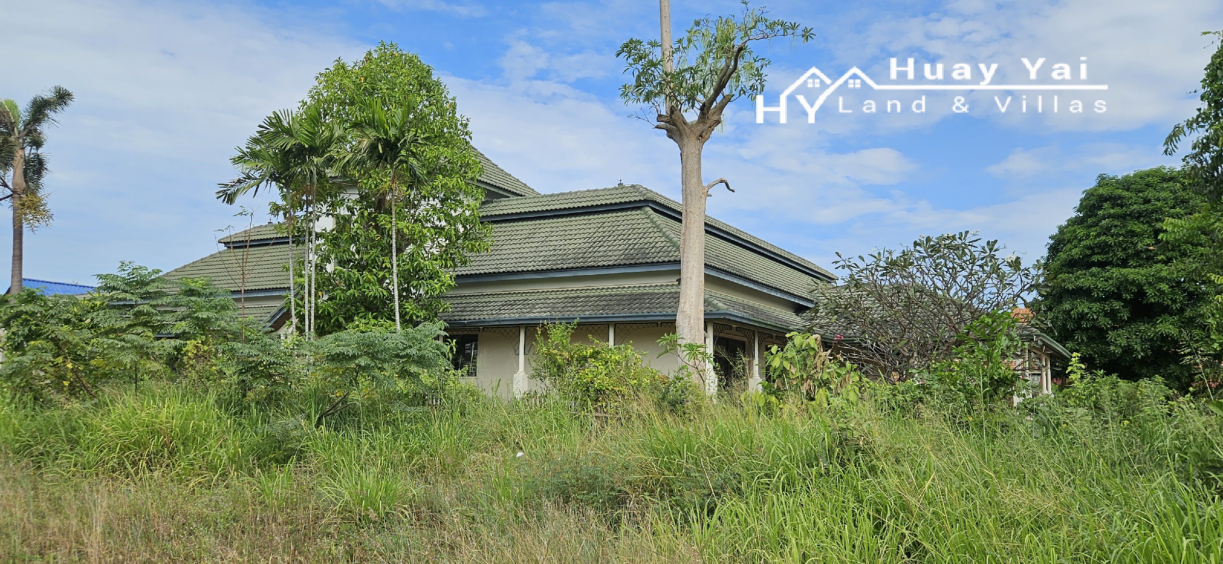 #3412  Almost 3rai on Soi Khao Talo with a large Courtyard House