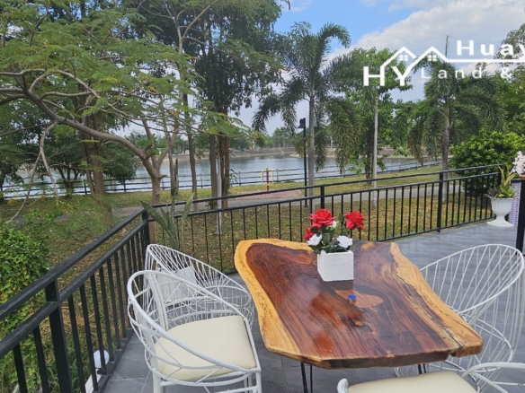 #3414 Ideal refurbished AirBnB house adjoining a lake & fitness park