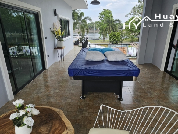 #3414 Ideal refurbished AirBnB house adjoining a lake & fitness park