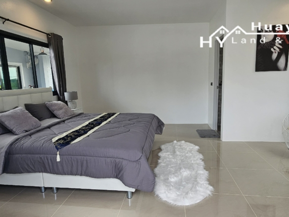 #3414 Ideal refurbished AirBnB house adjoining a lake & fitness park
