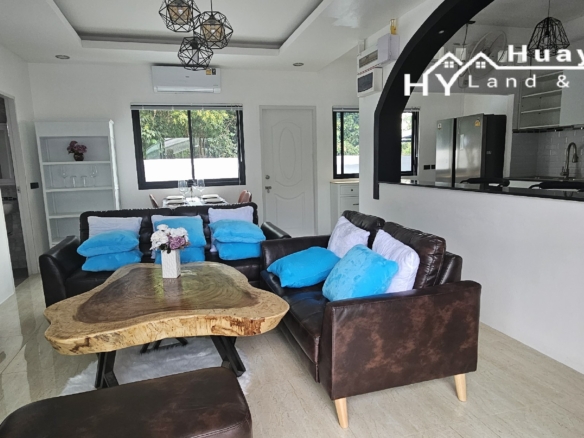 #3414 Ideal refurbished AirBnB house adjoining a lake & fitness park