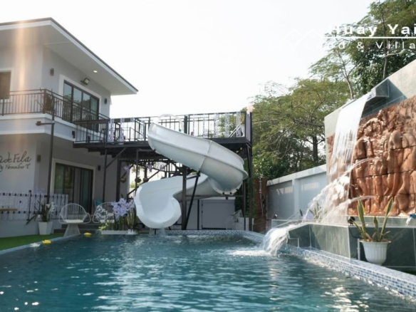 #3414 Ideal refurbished AirBnB house adjoining a lake & fitness park