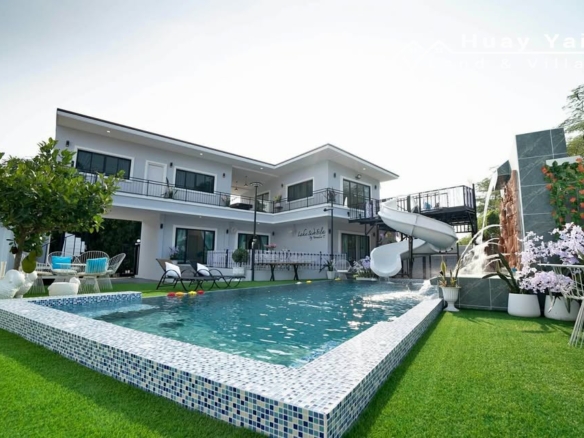 #3414 Ideal refurbished AirBnB house adjoining a lake & fitness park