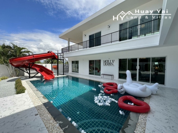 #3415 Ideal refurbished AirBnB house adjoining a lake & fitness park or work from home with office