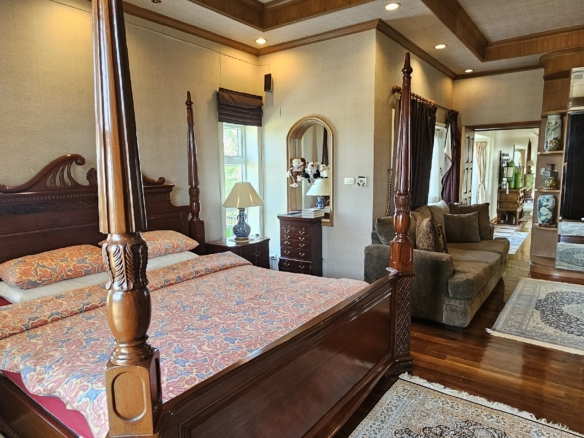 #3418   Large Pool House beside the fairway at Phoenix Golf Course