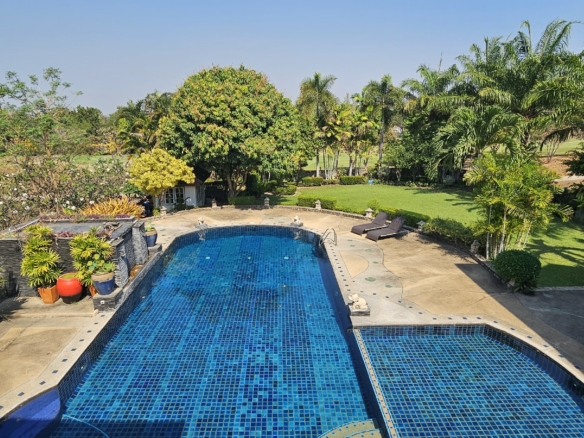#3418   Large Pool House beside the fairway at Phoenix Golf Course