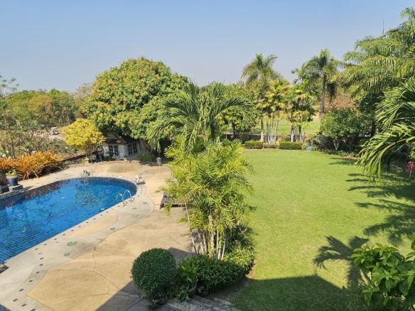 #3418   Large Pool House beside the fairway at Phoenix Golf Course