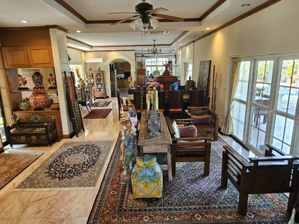 #3418   Large Pool House beside the fairway at Phoenix Golf Course