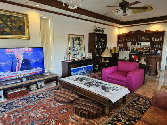 #3418   Large Pool House beside the fairway at Phoenix Golf Course