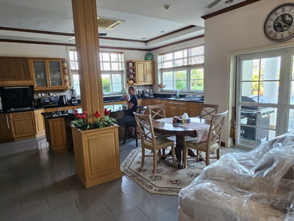 #3418   Large Pool House beside the fairway at Phoenix Golf Course