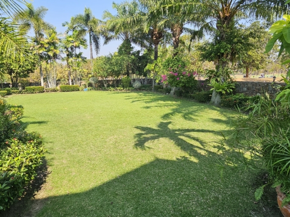 #3418   Large Pool House beside the fairway at Phoenix Golf Course