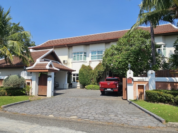 #3418   Large Pool House beside the fairway at Phoenix Golf Course