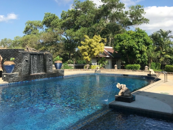 #3418   Large Pool House beside the fairway at Phoenix Golf Course