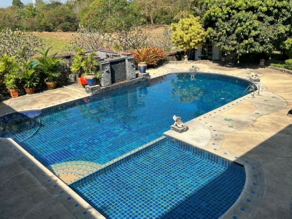 #3418   Large Pool House beside the fairway at Phoenix Golf Course