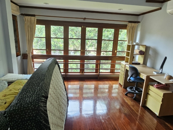 #3423   Older house in 1 rai beside the fairway at Phoenix Golf