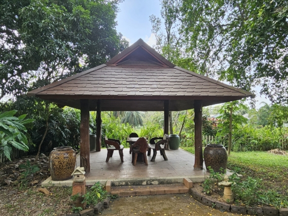 #3423   Older house in 1 rai beside the fairway at Phoenix Golf