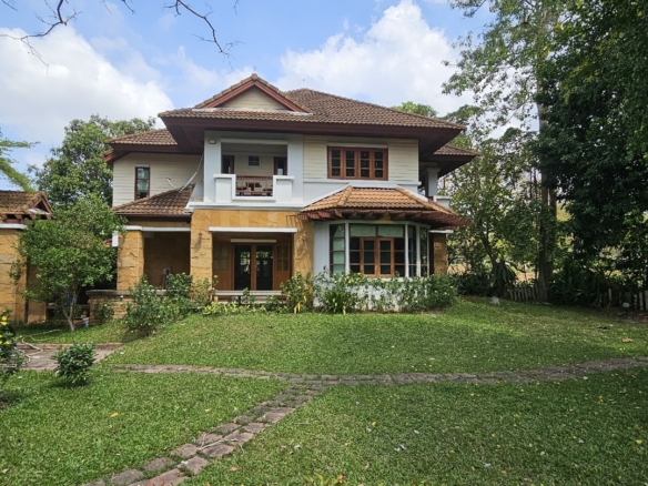 #3423   Older house in 1 rai beside the fairway at Phoenix Golf