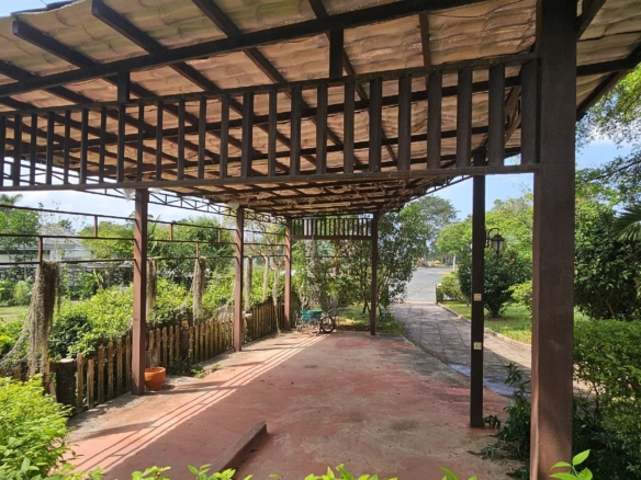 #3423   Older house in 1 rai beside the fairway at Phoenix Golf
