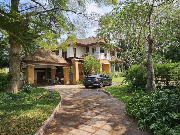 #3423   Older house in 1 rai beside the fairway at Phoenix Golf
