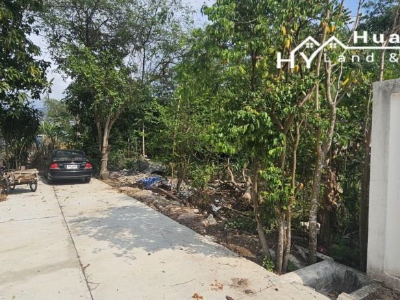 #1286   2stand alone land plots backing onto a government klong.  Close to Highgate School