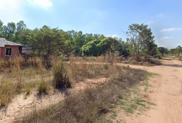 #1576   Stand alone plot of land just off Mabprachan Lake. Excellent value