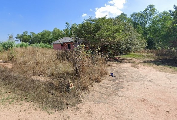 #1576   Stand alone plot of land just off Mabprachan Lake. Excellent value
