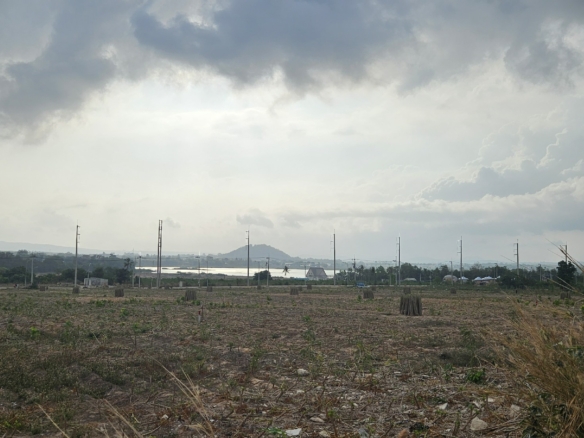 #1360  Sloping hill side 40 rai on city edge with excellent lake views