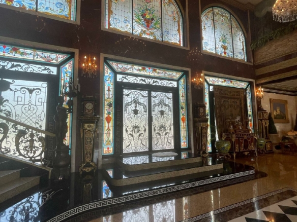#3421 Opulent and Spacious Absolute Lakeside Pool House
