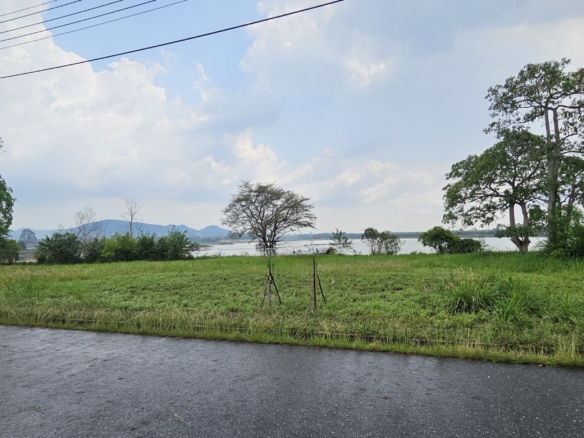 #1585  Absolute Lakeside Building Plot