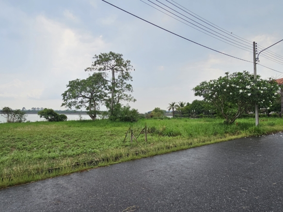 #1585  Absolute Lakeside Building Plot