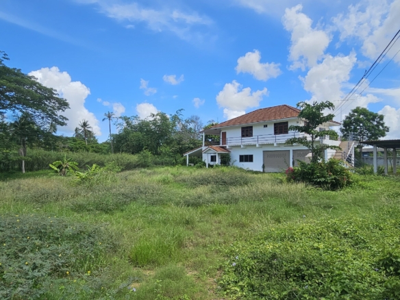 #3215 Land with house. SUPERB VALUE!! Thai House & 3.5+ rai