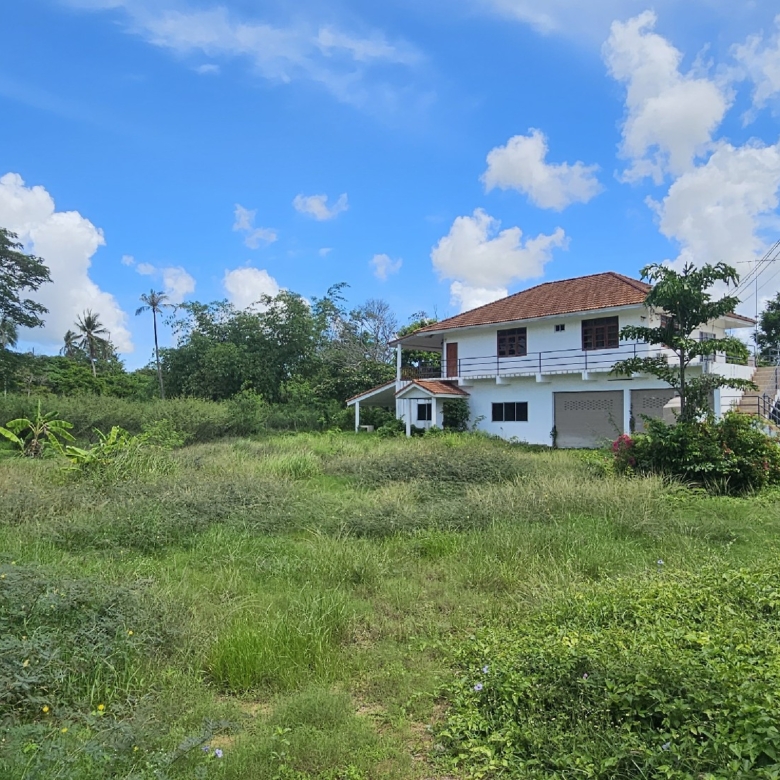 #3215 Land with house. SUPERB VALUE!! Thai House & 3.5+ rai