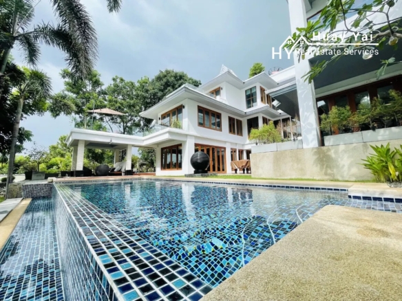 #3436 Quiet Beachfront detached house beside and overlooking the sea