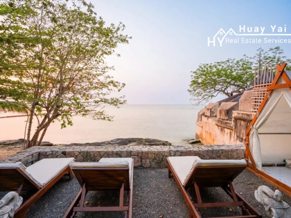#3436 Quiet Beachfront detached house beside and overlooking the sea