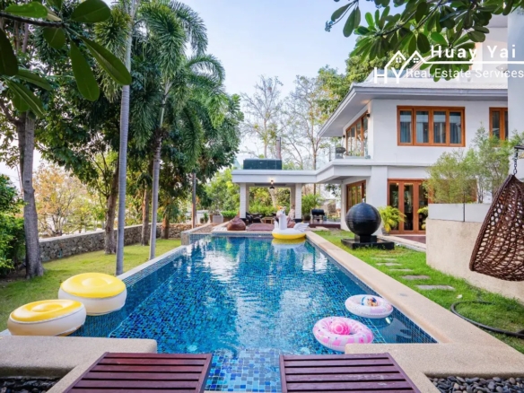 #3436 Quiet Beachfront detached house beside and overlooking the sea