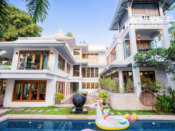 #3436 Quiet Beachfront detached house beside and overlooking the sea