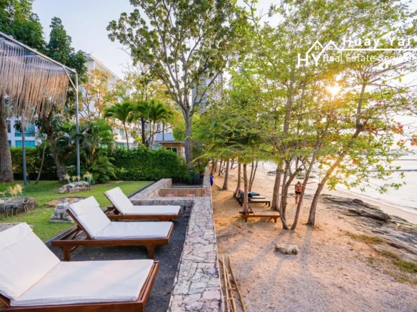 #3436 Quiet Beachfront detached house beside and overlooking the sea