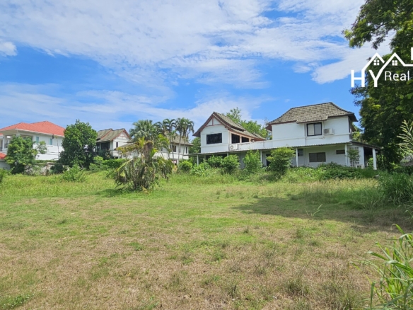 #3430   2 houses on 2 rai. Scope for improving / redevelopment. 